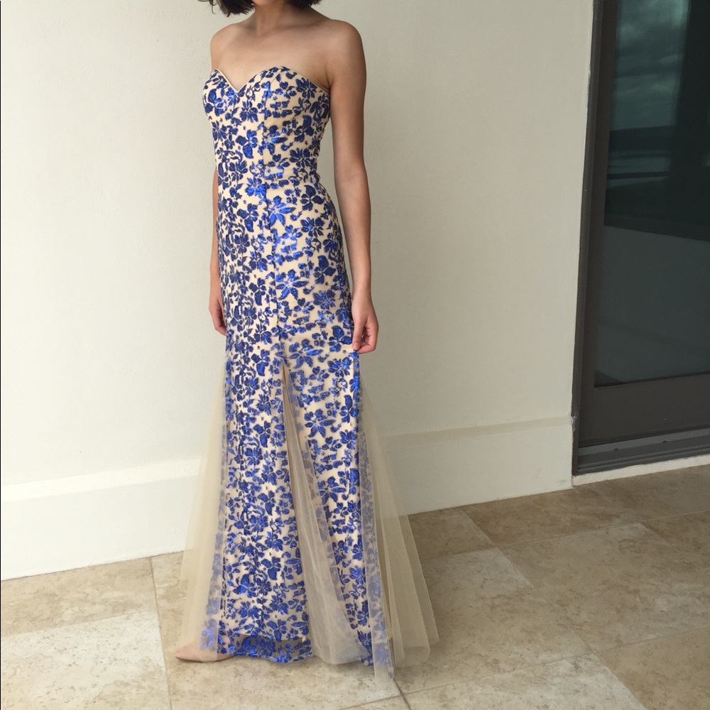 Caché Evening Gown
